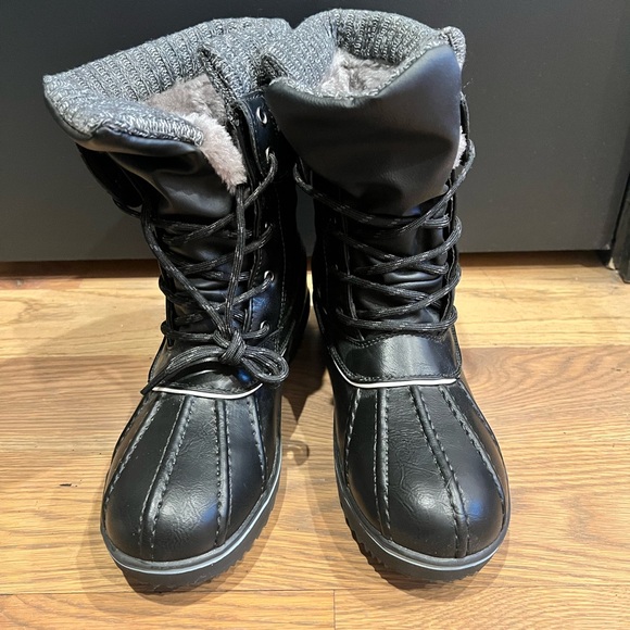 NWOT Dream pairs waterproof, lined black winter boots - Picture 1 of 10